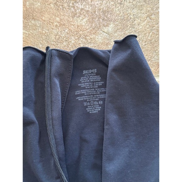 Skims Seamless Sculpt Zip Front T-Shirt Onyx Size XS - Picture 7 of 12